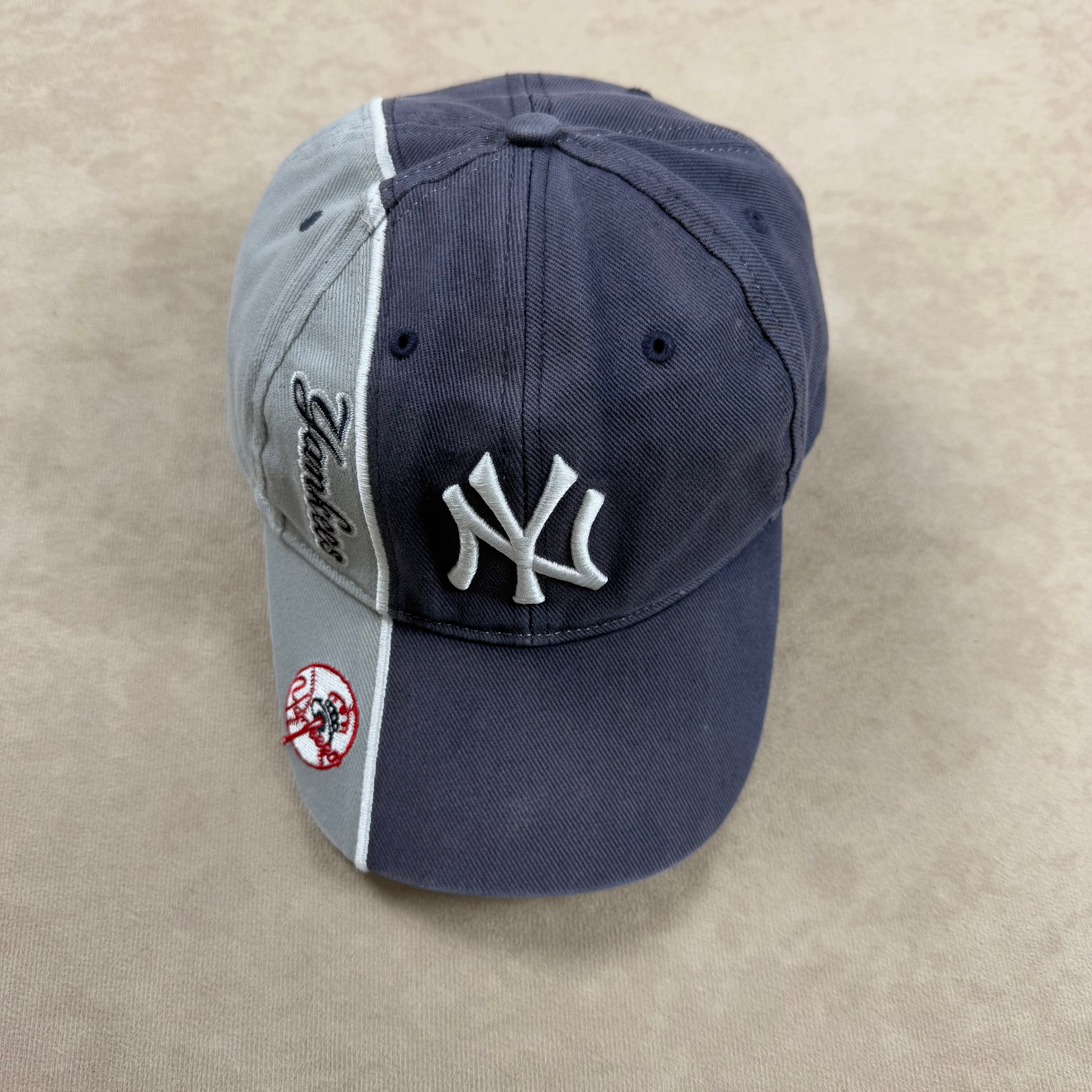 YANKEES NAVY GREY CAP
